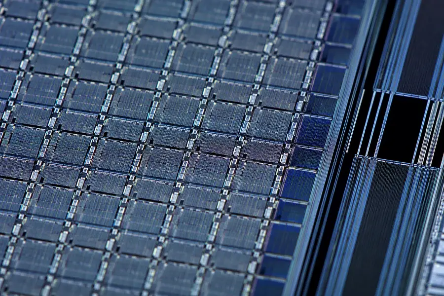 Μικροσκοπική απεικόνιση τσιπ μνήμης NAND Flash