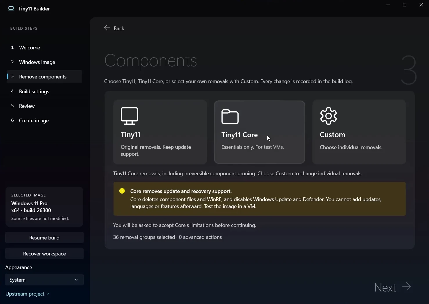 Η οθόνη Remove components του Tiny11 Builder με την προειδοποίηση ότι το Core αφαιρεί την υποστήριξη ενημερώσεων και ανάκτησης
