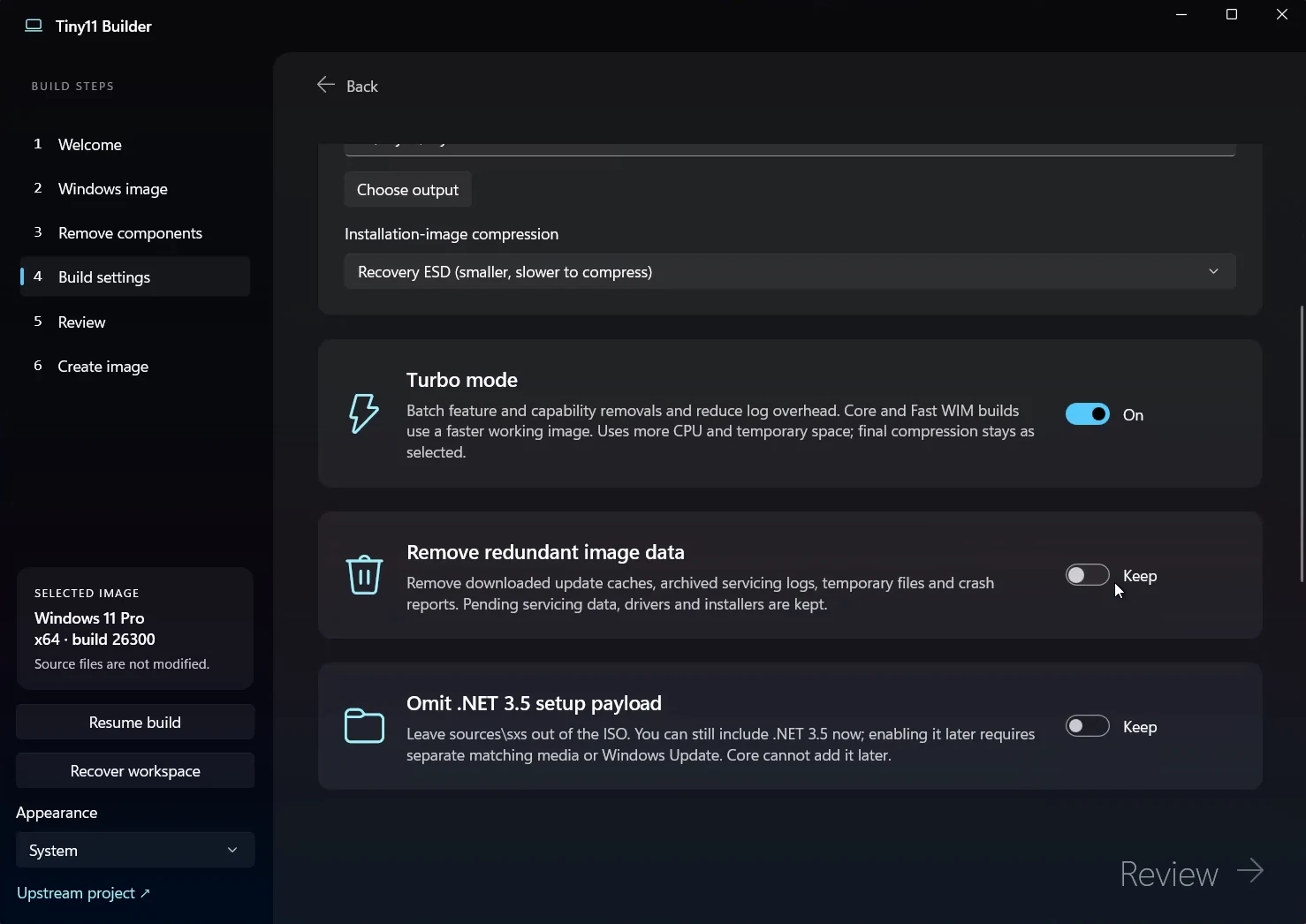Η οθόνη Build settings του Tiny11 Builder με το Turbo mode ενεργό και τις επιλογές για καθαρισμό δεδομένων και .NET 3.5
